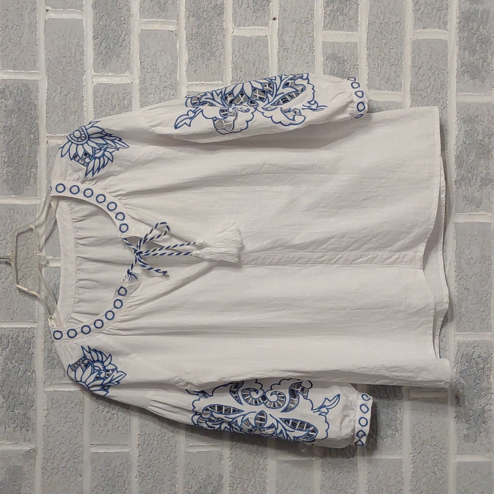 RD+Koko Linen and Cotton Blend Women's Blue Embroidered V-Neck Blouse